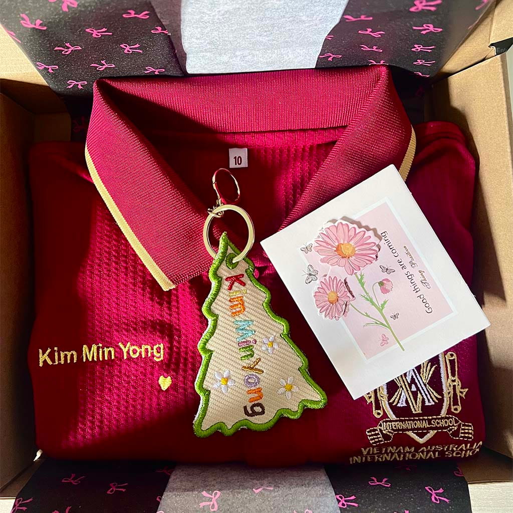 Thêu Tên Lên Áo Đồng Phục Của Khách
