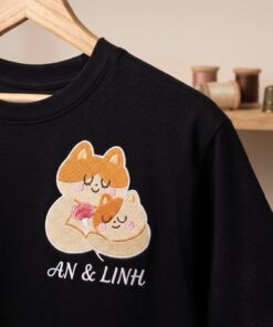 Áo Thêu Mèo Chibi Dễ Thương, Thêu Tên Bạn Và Người Yêu - S - Đen