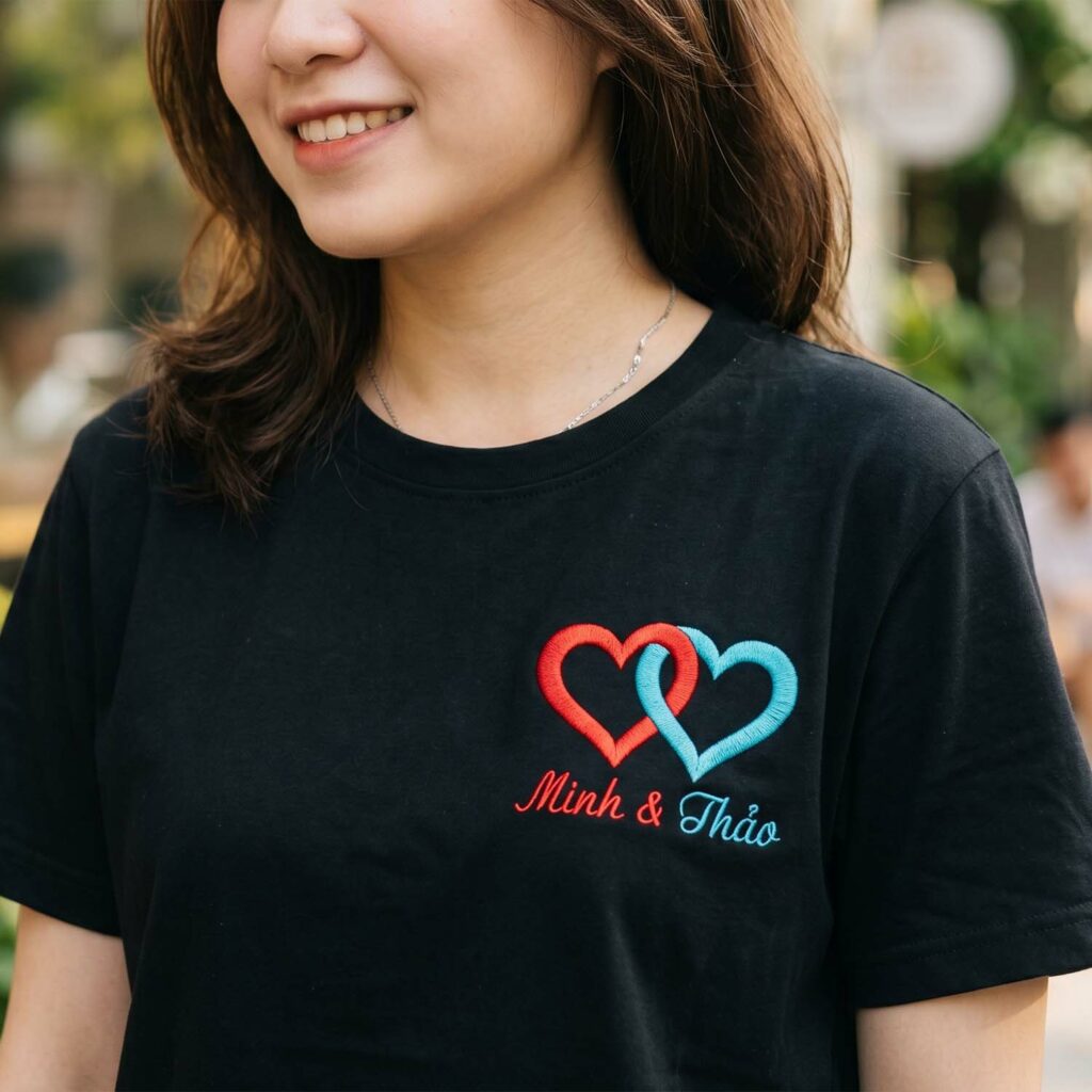 Áo Thêu Tên, Hình Trái Tim Lồng Ghép Cho Cặp Đôi