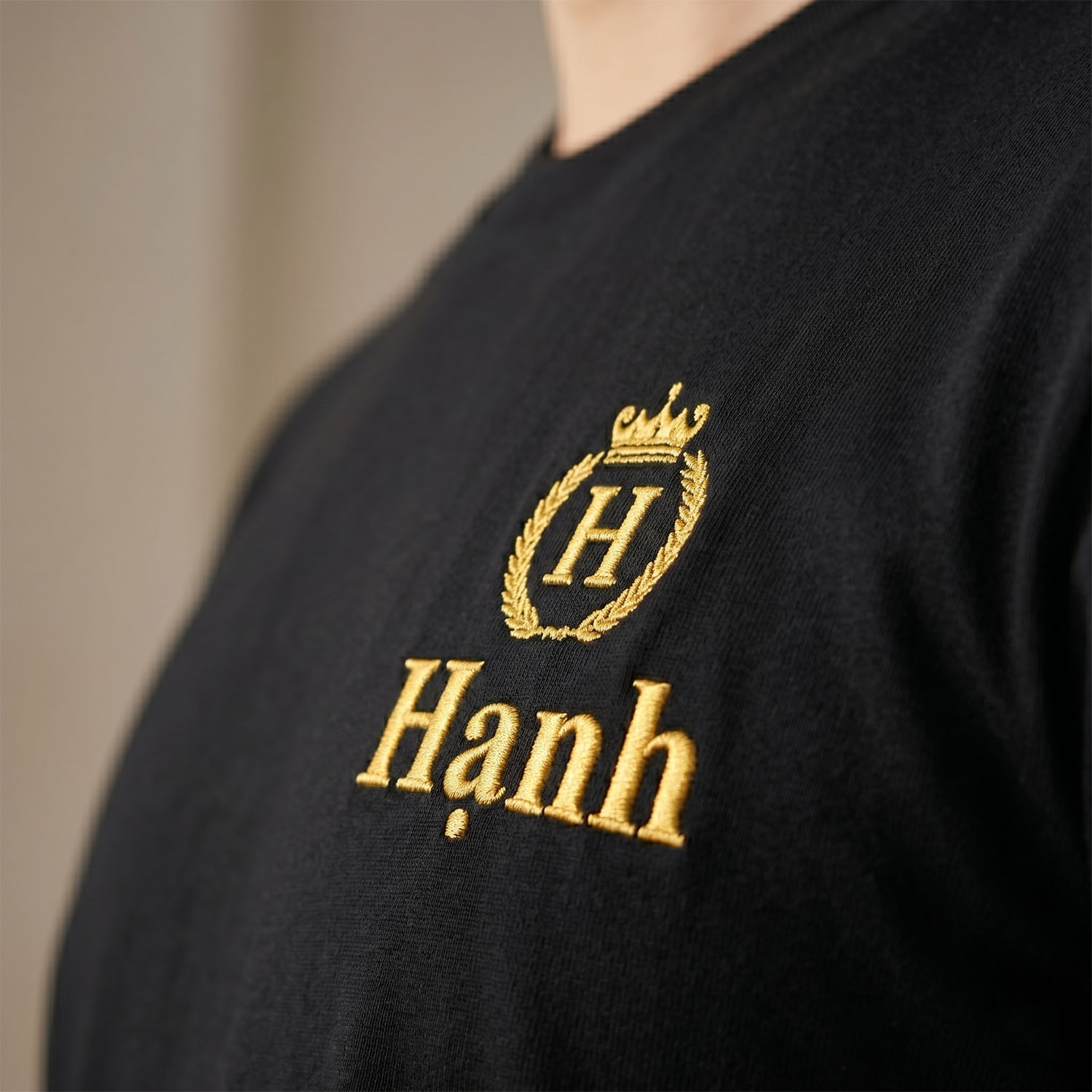 Thêu Tên Bạn Và Logo Royal Sang Trọng, Áo Thun Thêu Tên Đẹp - S - Đen