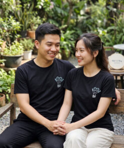 Áo Đôi Thêu Hình Nắm Tay, Thêu Tên Cặp Đôi 2