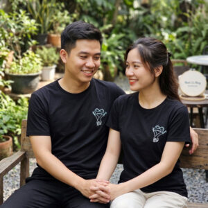 Áo Đôi Thêu Hình Nắm Tay, Thêu Tên Cặp Đôi 2