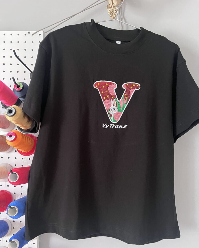 Mẫu Áo Thêu Chữ V - Thêu Chữ Cái Theo Yêu Cầu 4