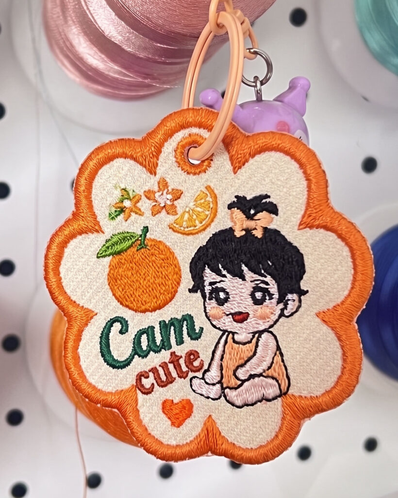 Name Tag Thêu Tên Bé Cam