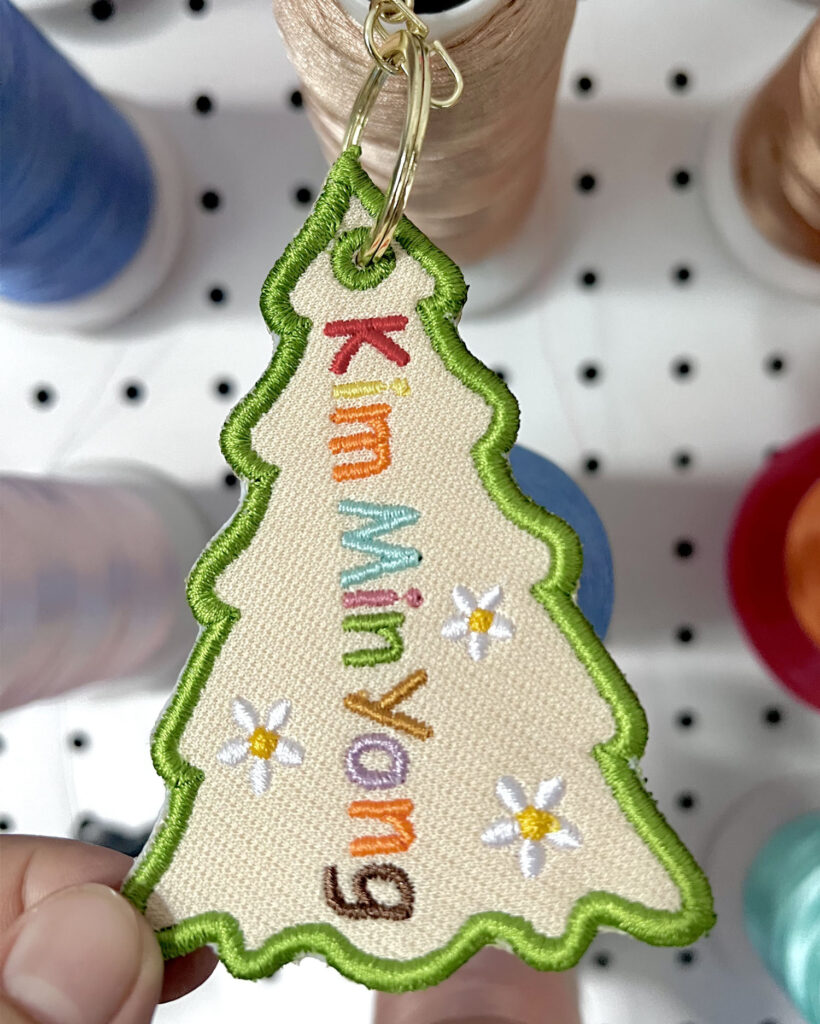 Name Tag Hình Cây Thông Thêu Tên Bé